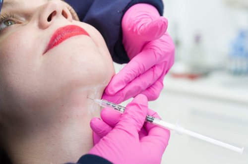 provider injecting deoxycholic acid into patient's chin.